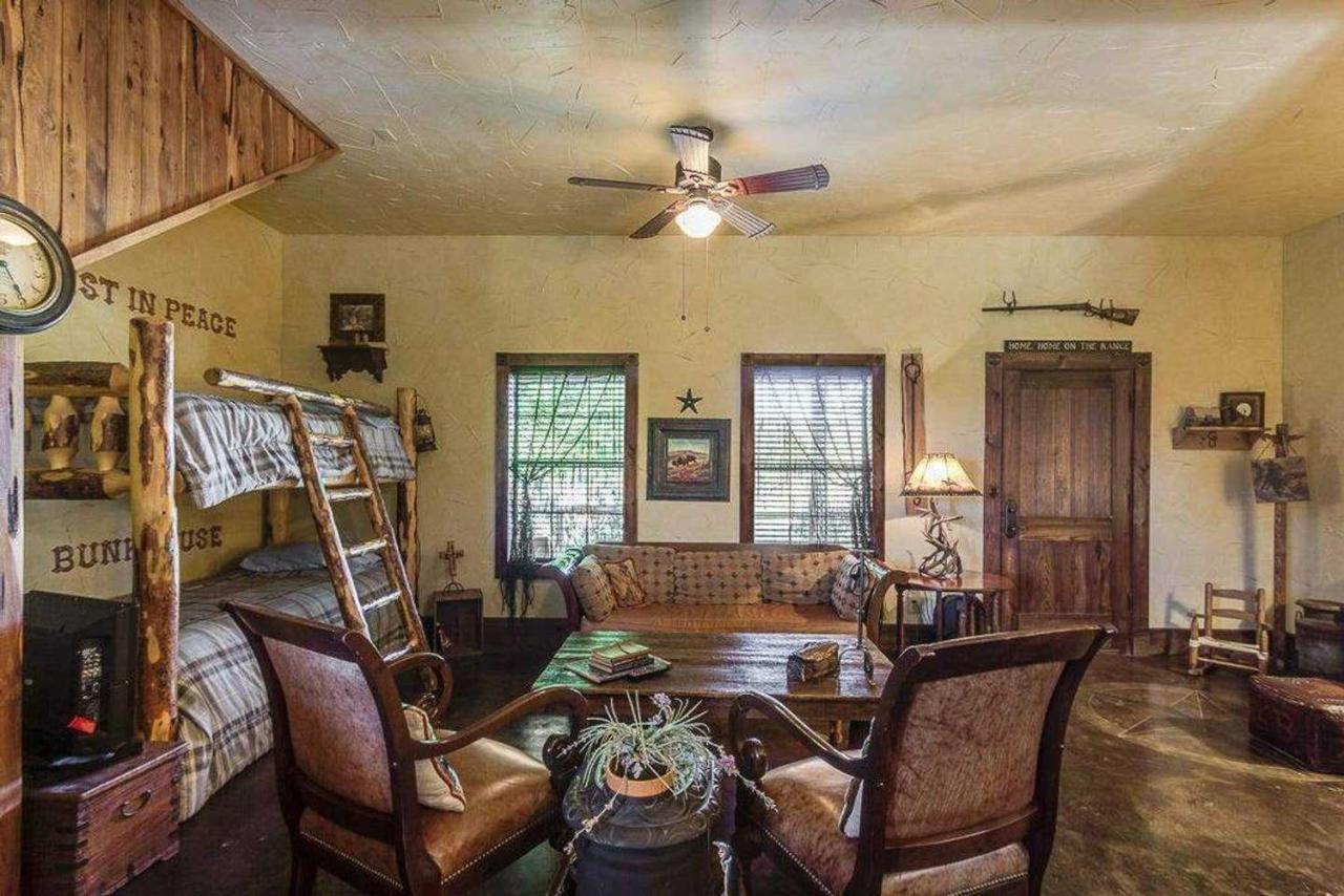 Last Outpost Bandera Ranch House Экстерьер фото