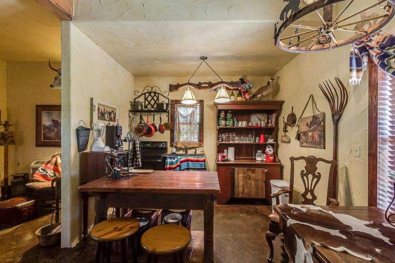 Last Outpost Bandera Ranch House Экстерьер фото